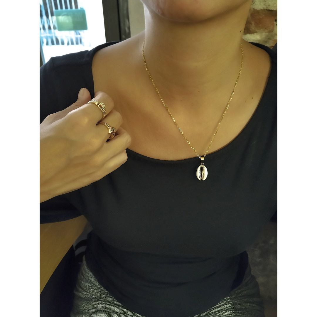 Collar Cowrie Blanco