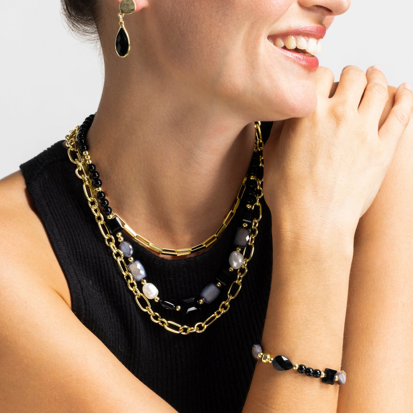 Pulsera con Resina Negra acabado oro 18k - Nyste