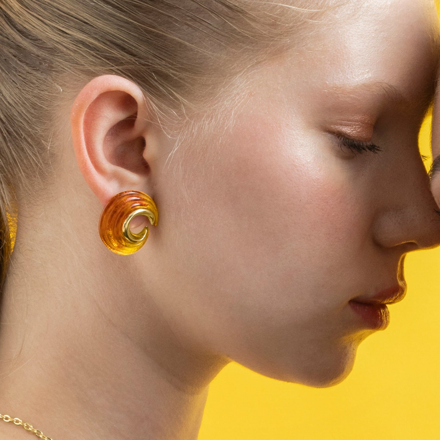 Pendientes con Resina Ambar acabado oro 18k - Overnya