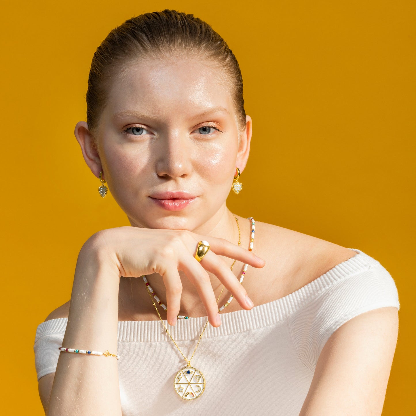 Anillo con Madreperla Blanca acabado oro 18k - Gaudark