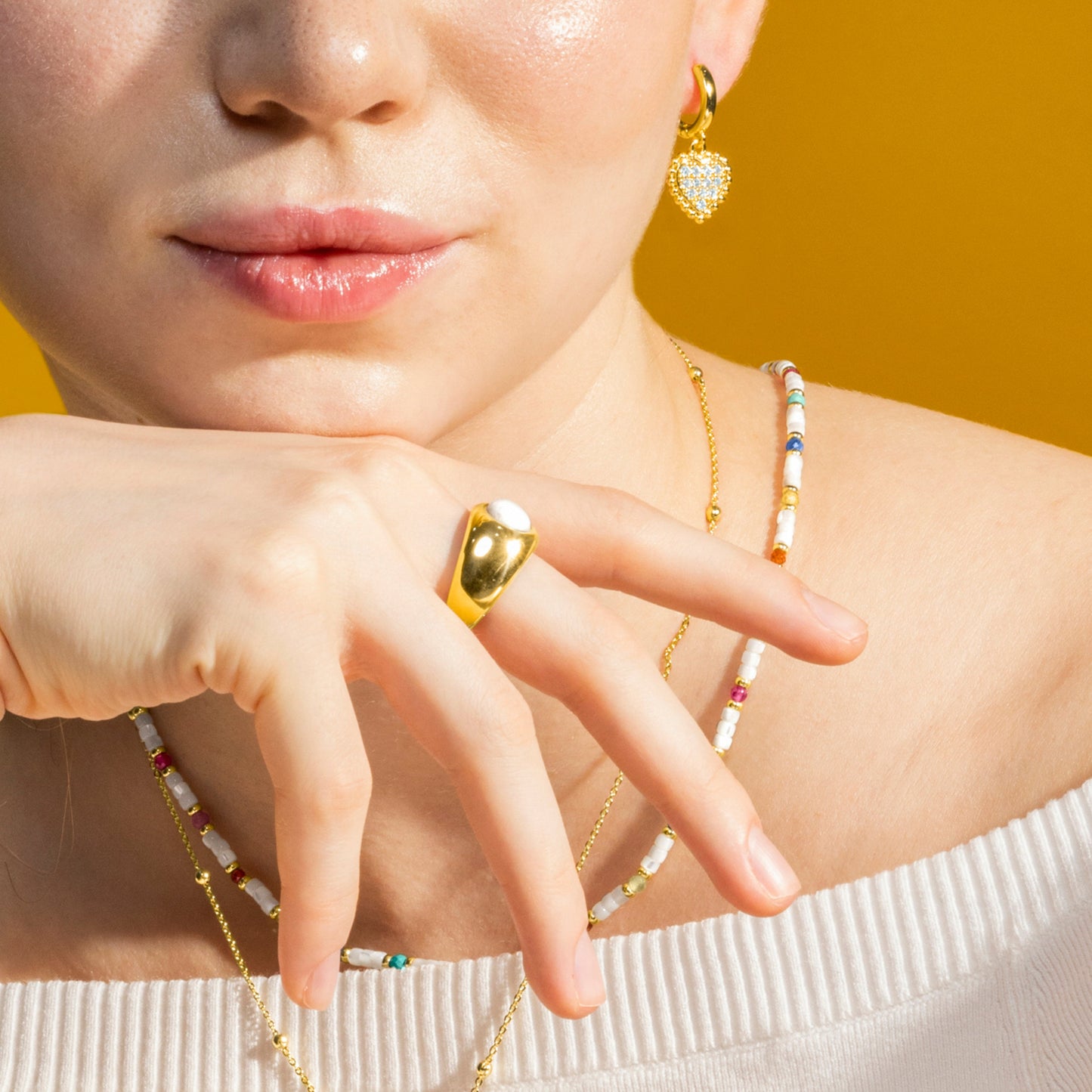 Anillo con Madreperla Blanca acabado oro 18k - Gaudark