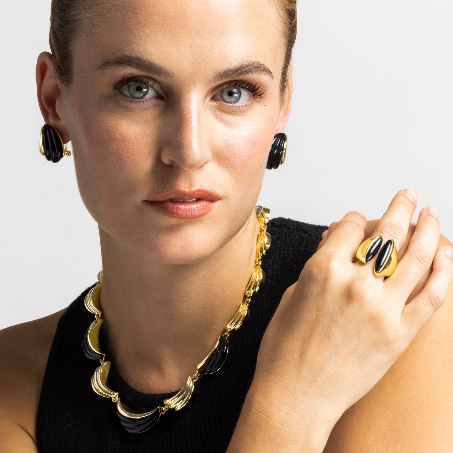 Collar con Resina Negra acabado oro 18k - Modwi