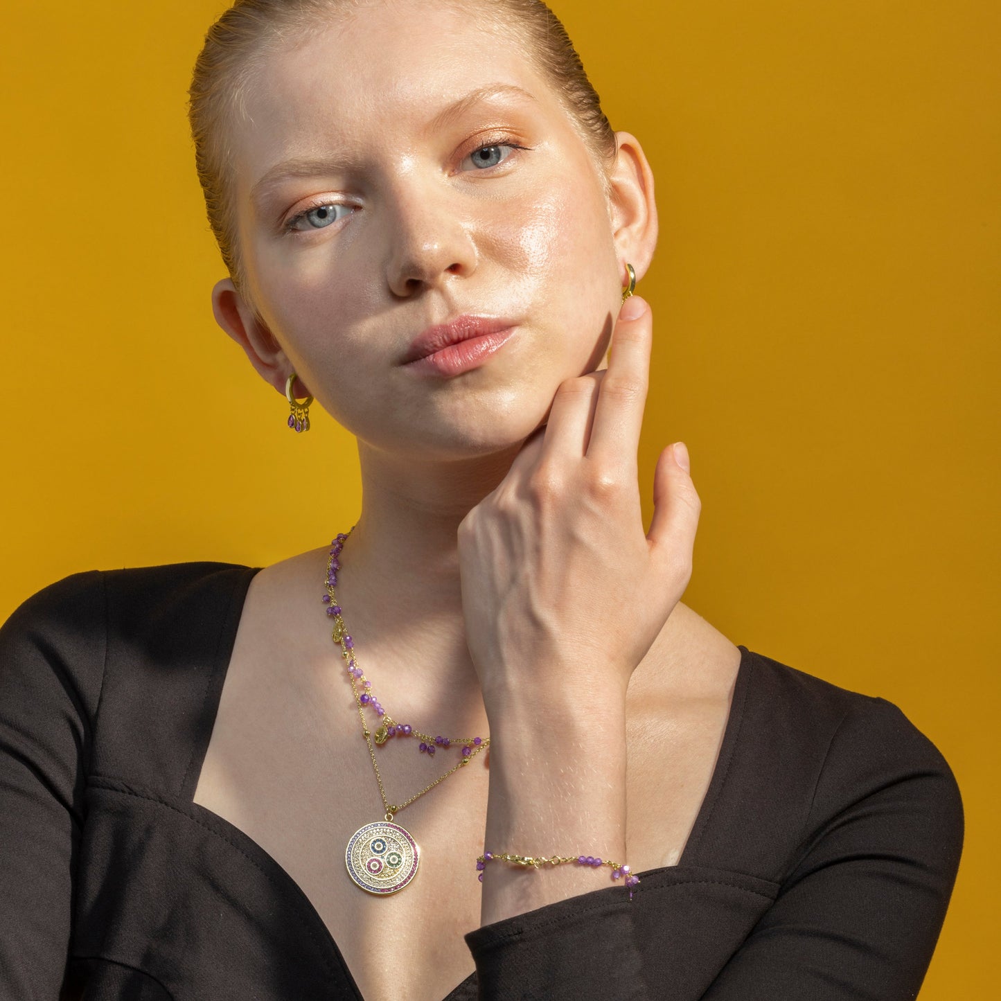 Collar con Cristal Morado acabado oro 18k - Totez