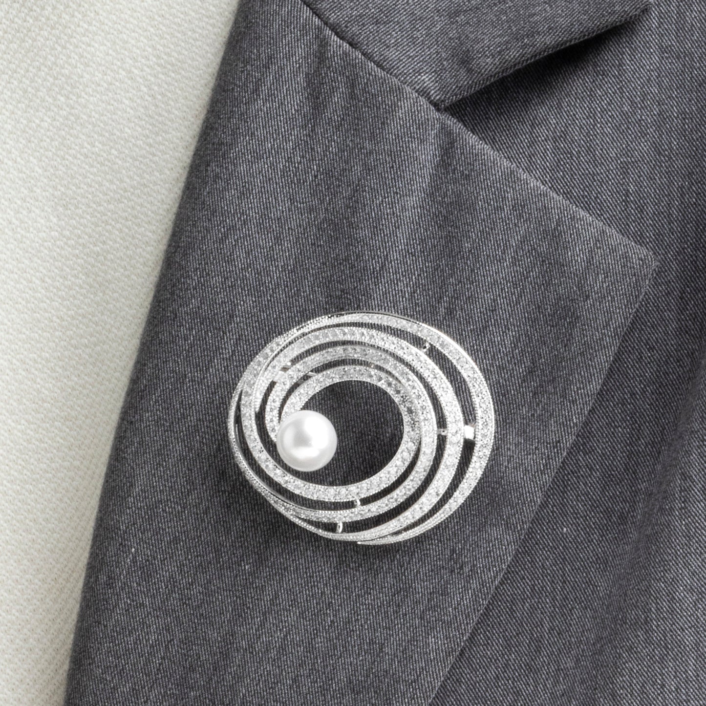 Broche con Circonita Brillante acabado plata - Telah