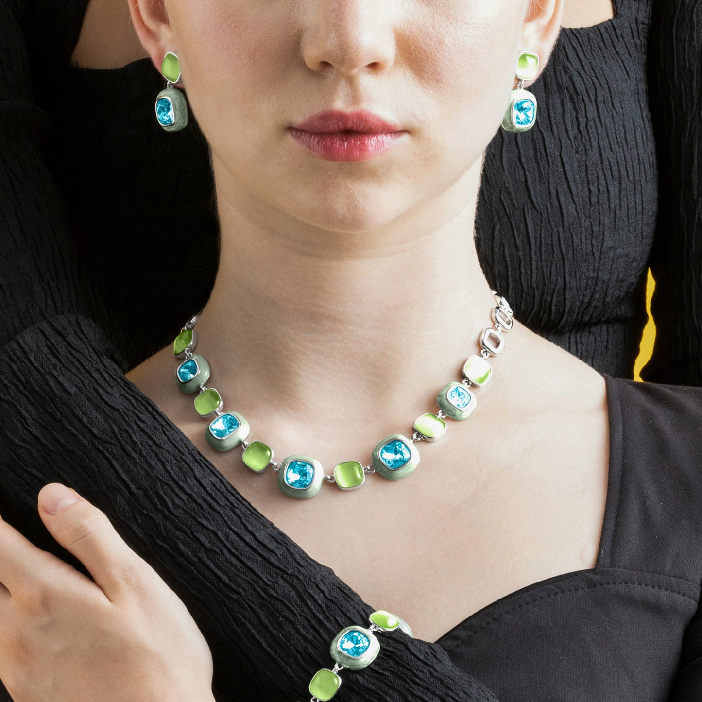 Collar con Cristal Azul acabado plata - Drogolo