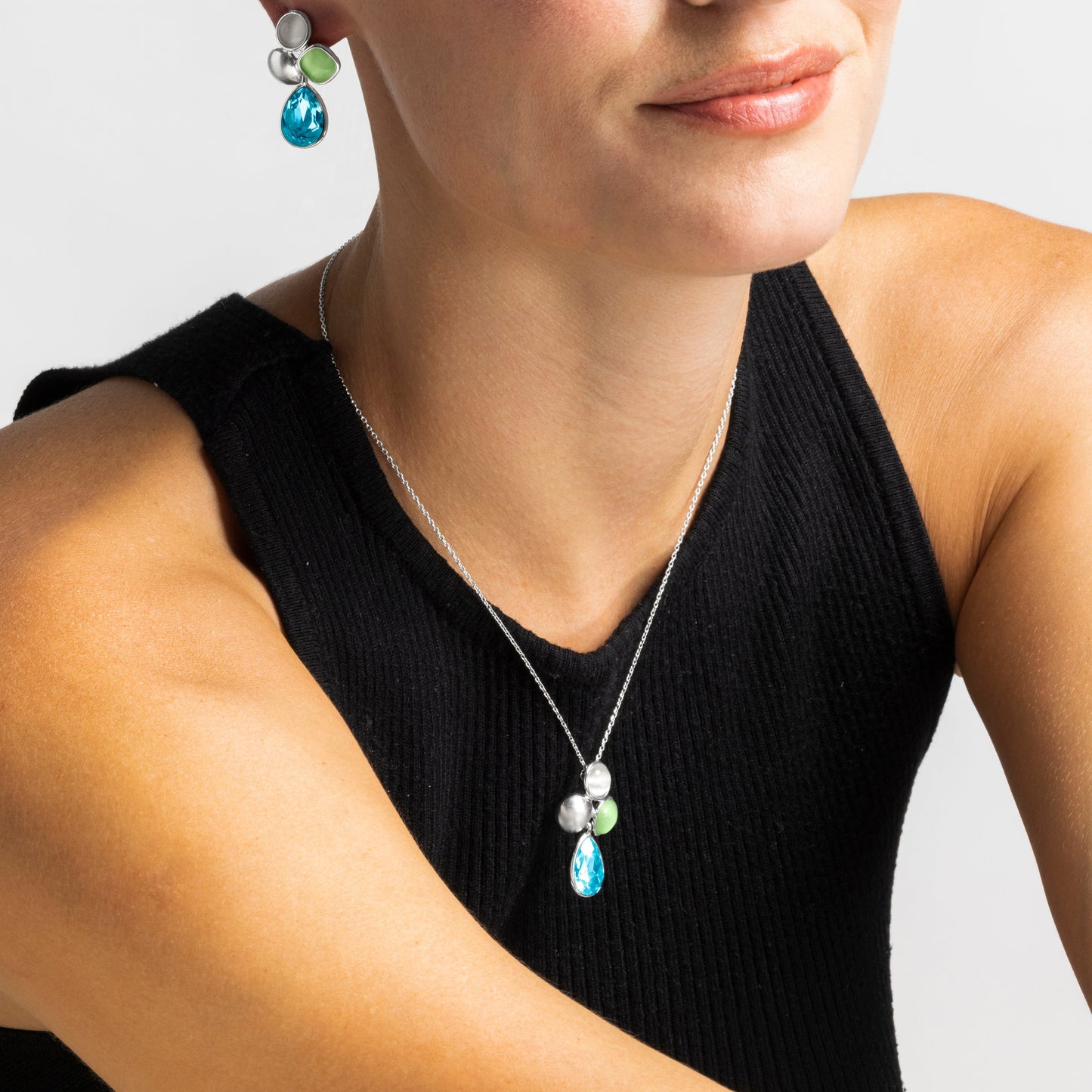 Collar con Cristal Azul acabado plata - Vargae