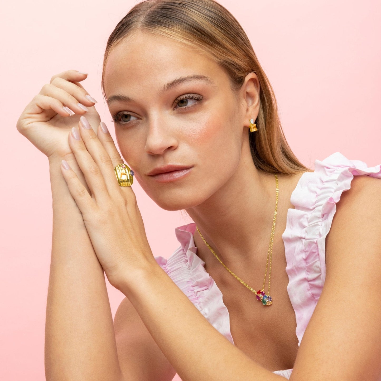 Anillo acabado en oro amarillo 18k