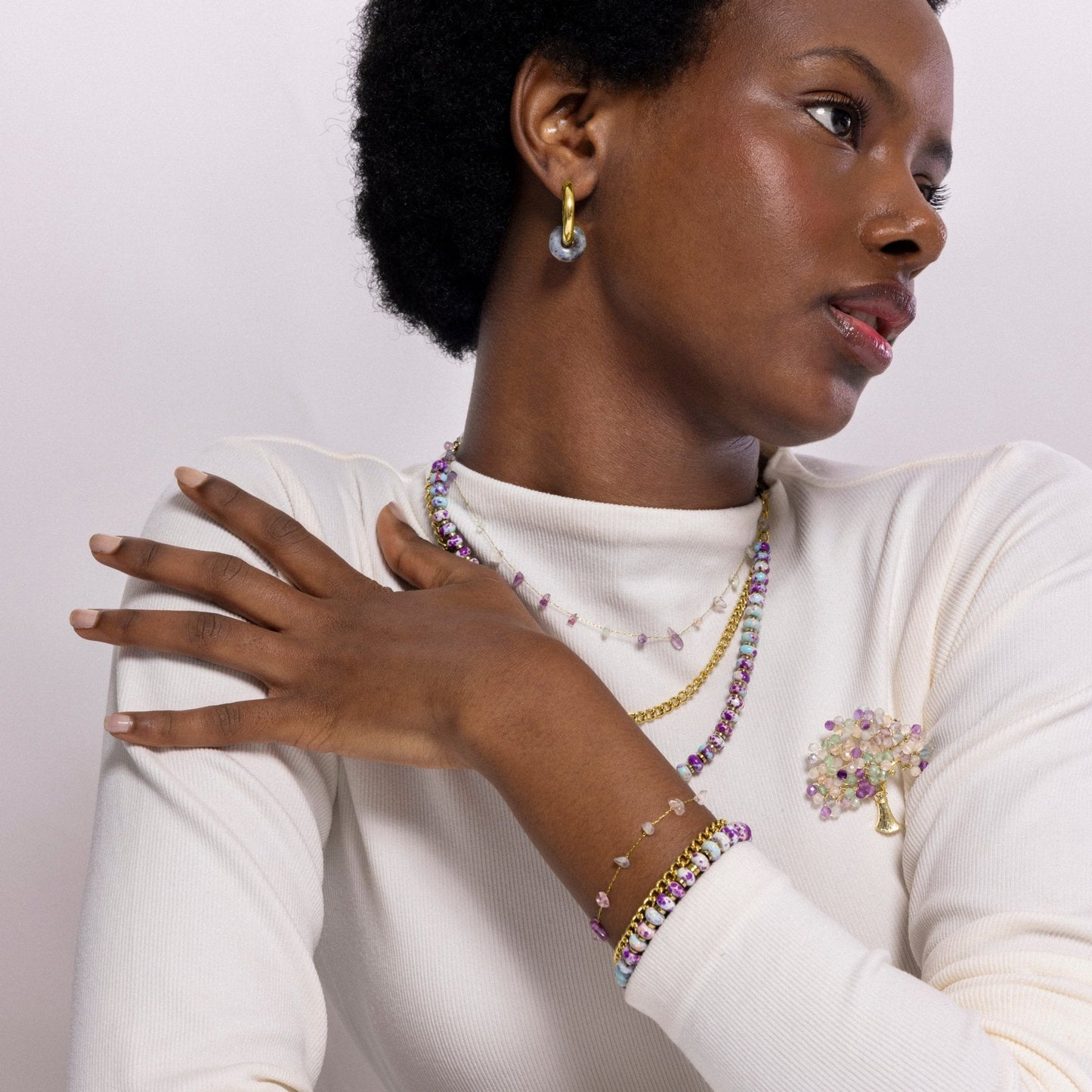 Broche acabado en oro amarillo 18K