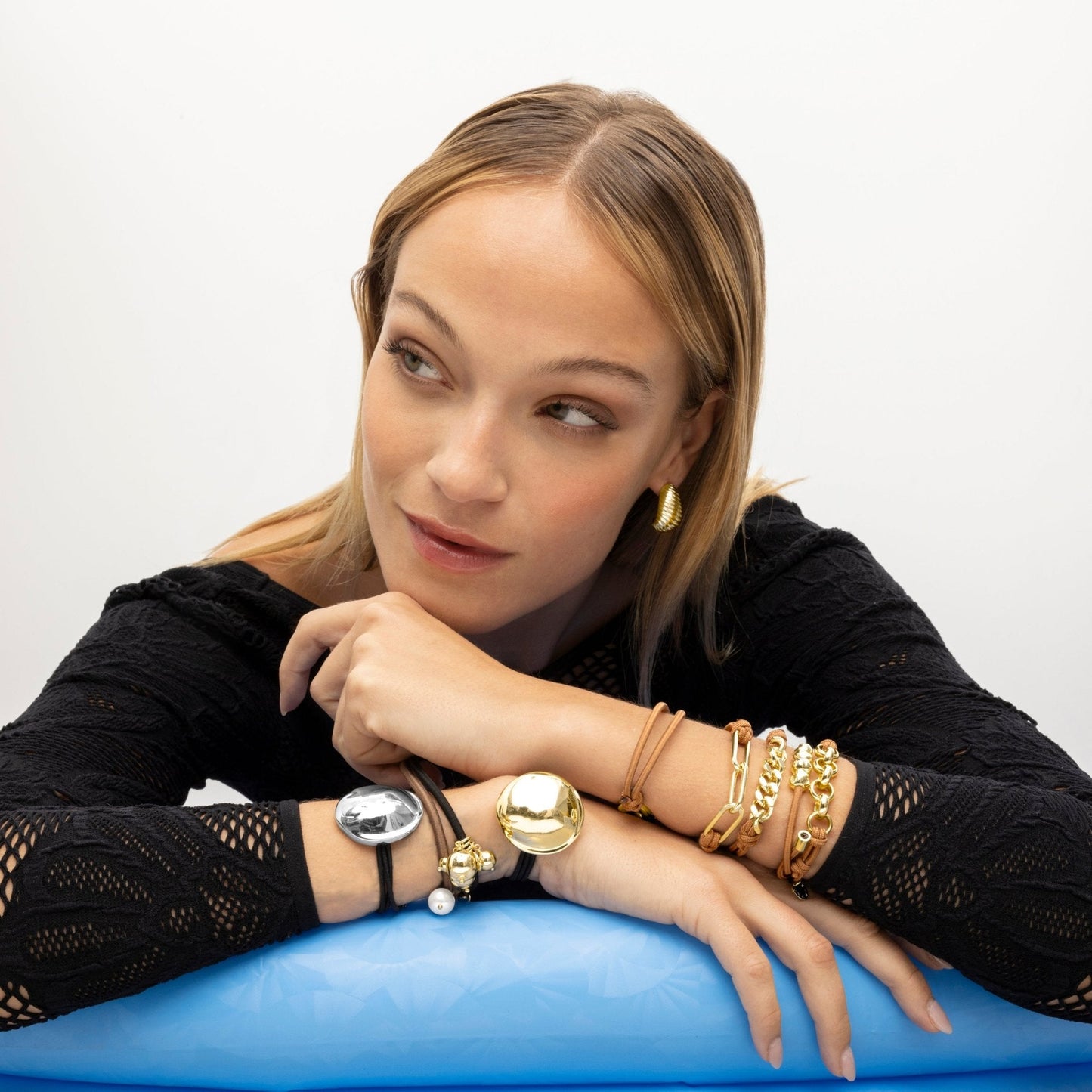 Coletero acabado en oro 18k