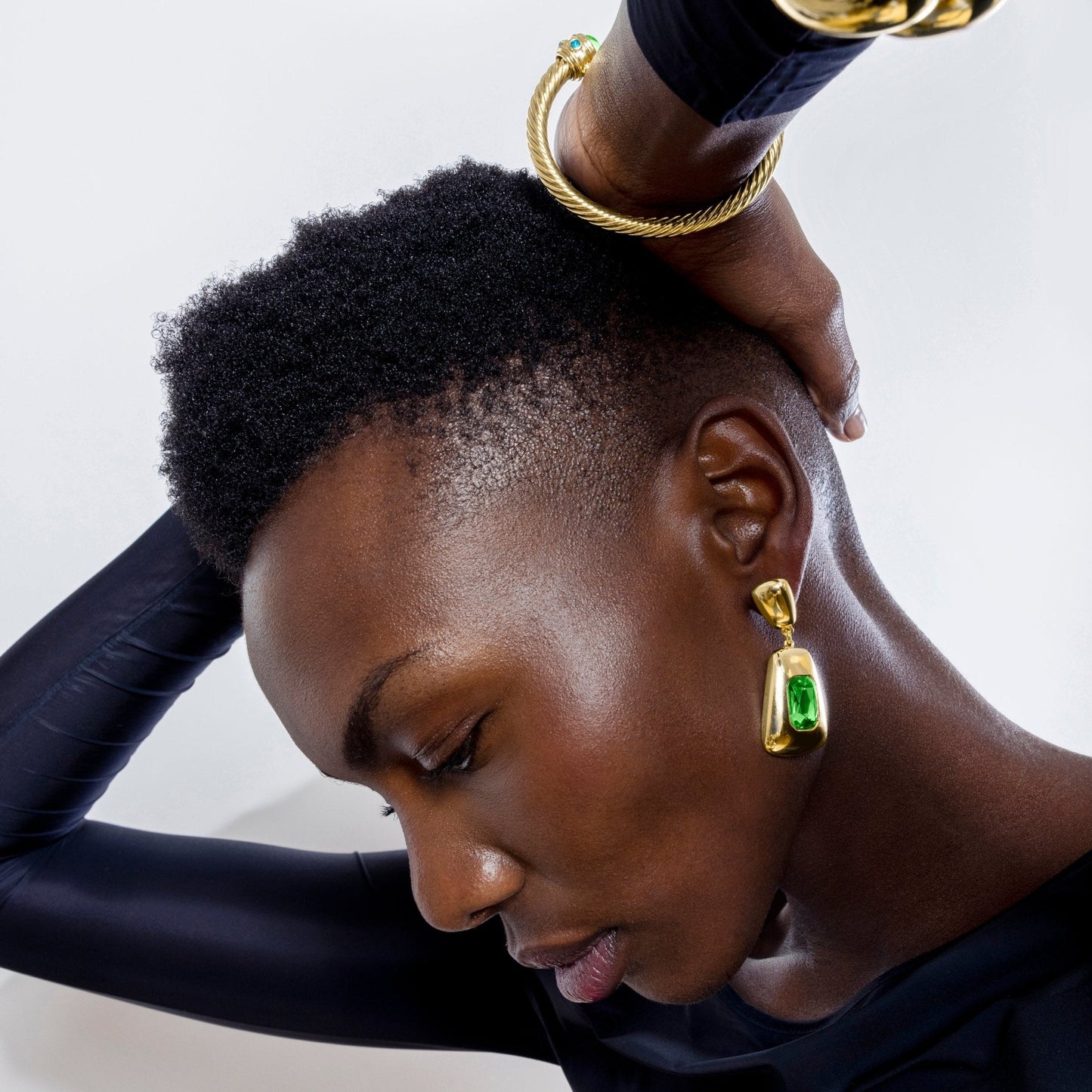 Pendientes acabados en oro amarillo 18K