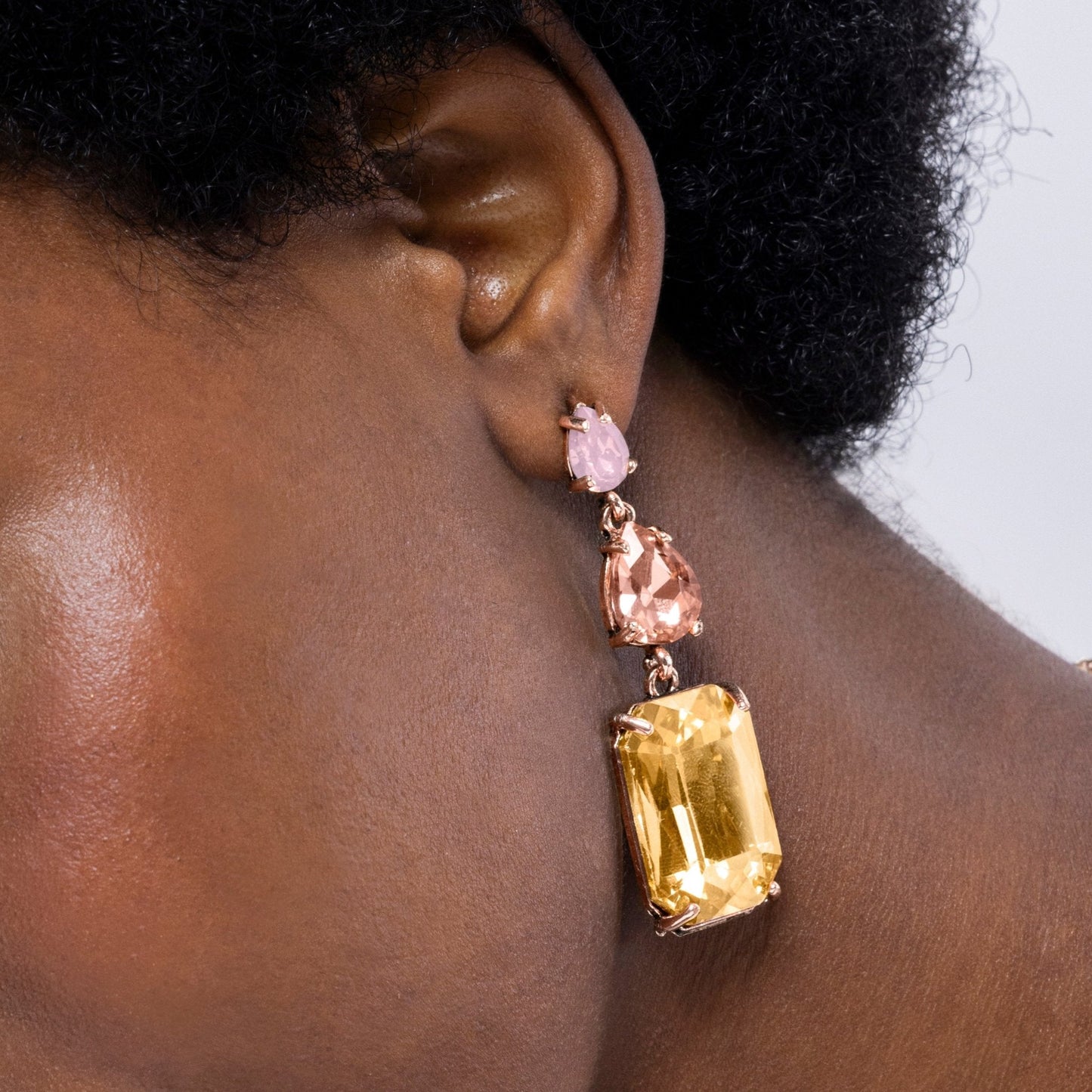 Pendientes acabados en oro amarillo 18k