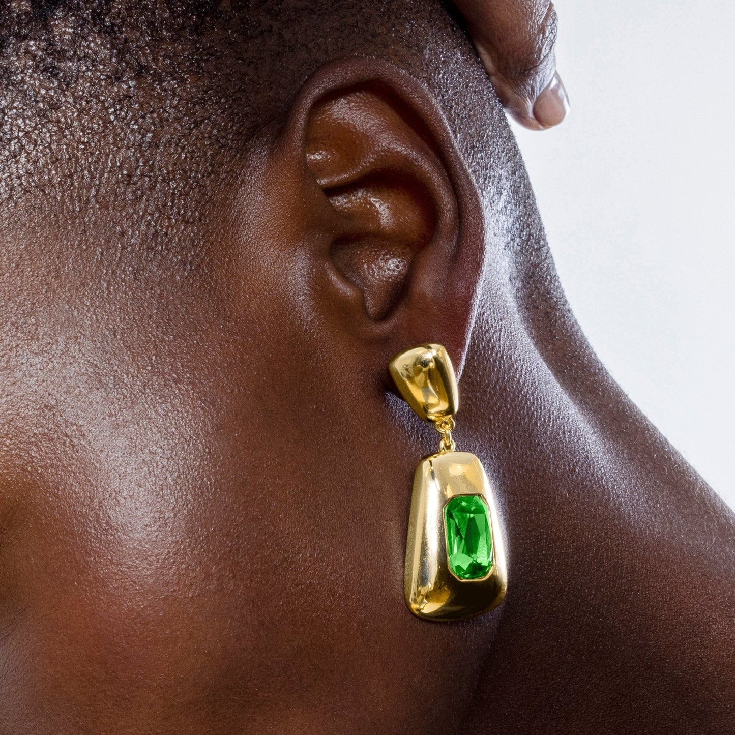 Pendientes acabados en oro amarillo 18K