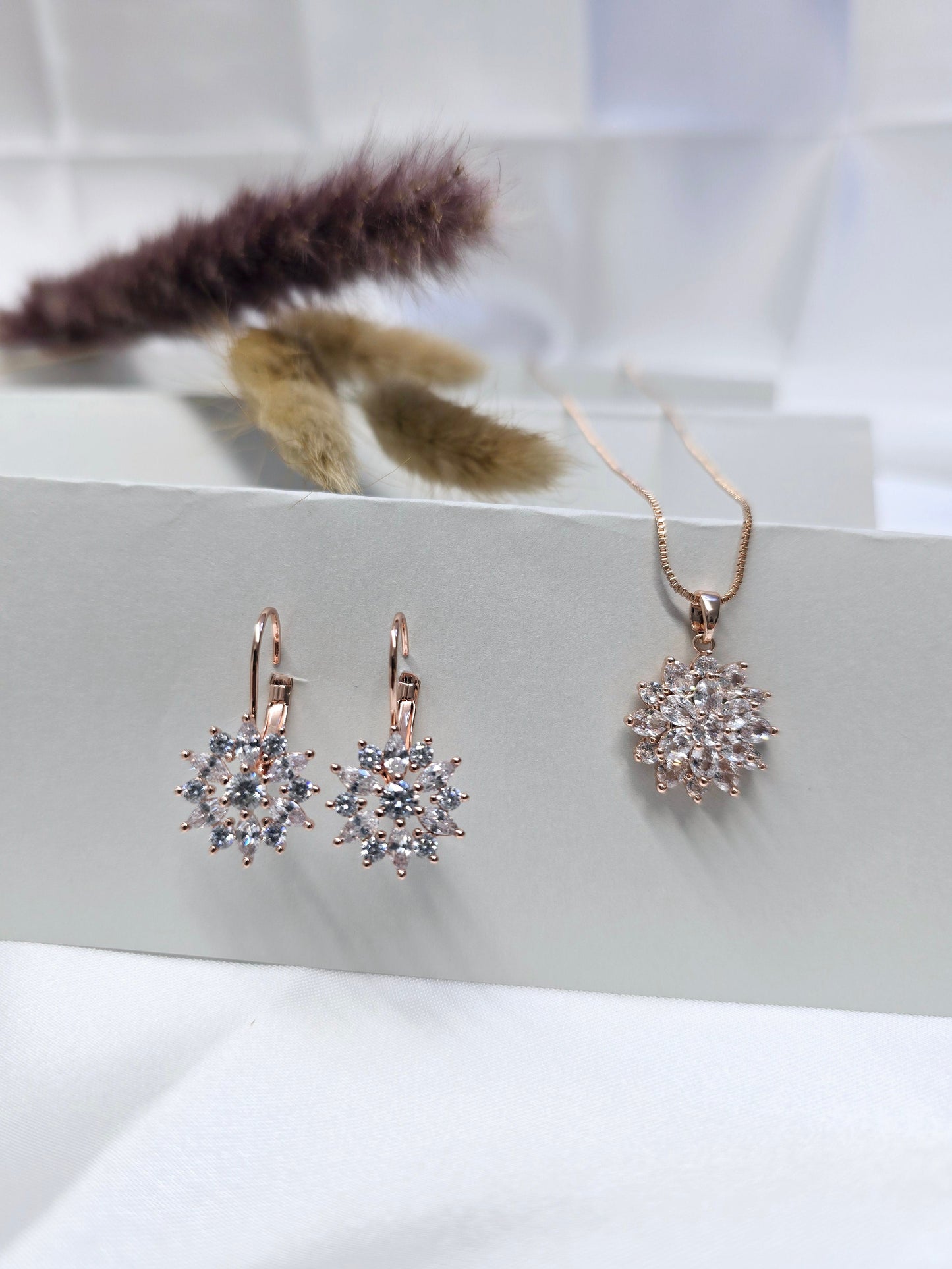 Gardenia Set – Earrings & Necklace in Rose Gold