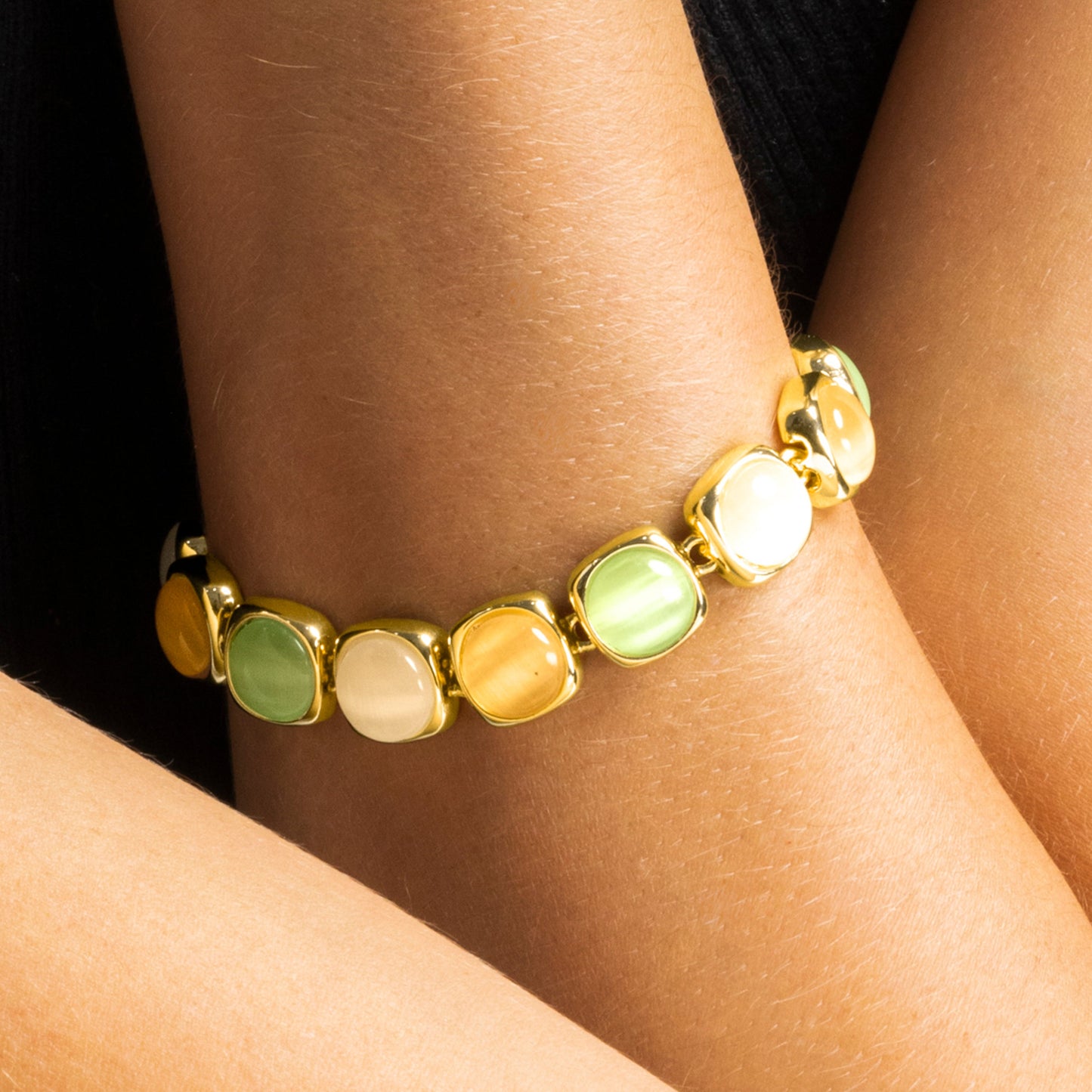 Pulsera con Ojo de Gato Multicolor acabado oro 18k - Shureo