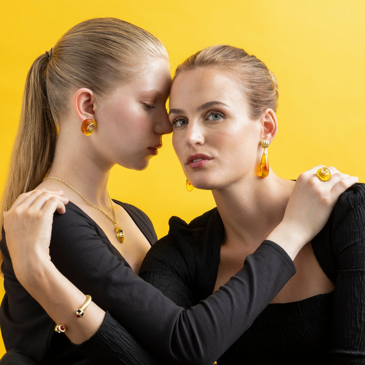 Pulsera con Resina Ambar acabado oro 18k - Overnya