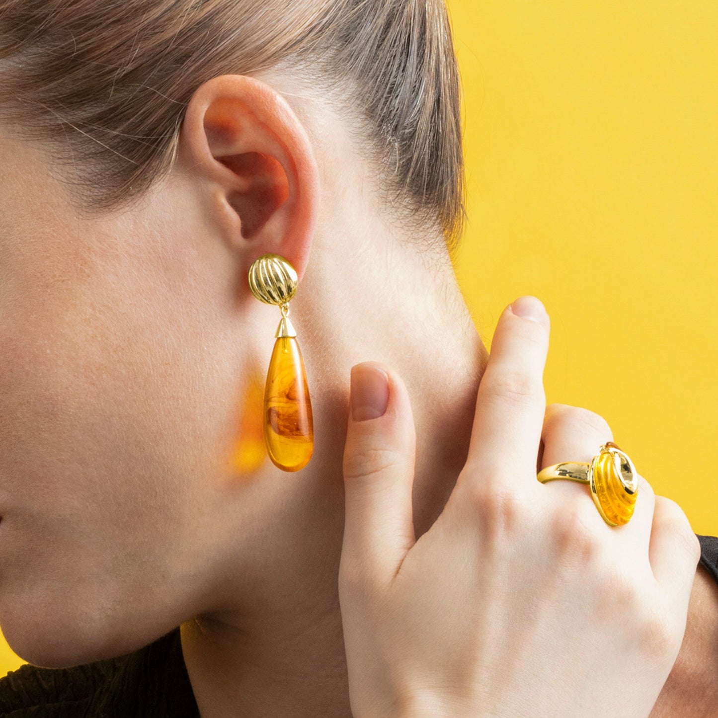 Pendientes con Resina Ambar acabado oro 18k - Orpak