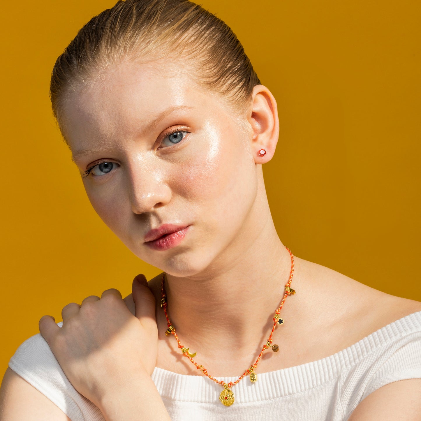 Collar con Cristal Azul Oscuro acabado oro 18k - Liskel