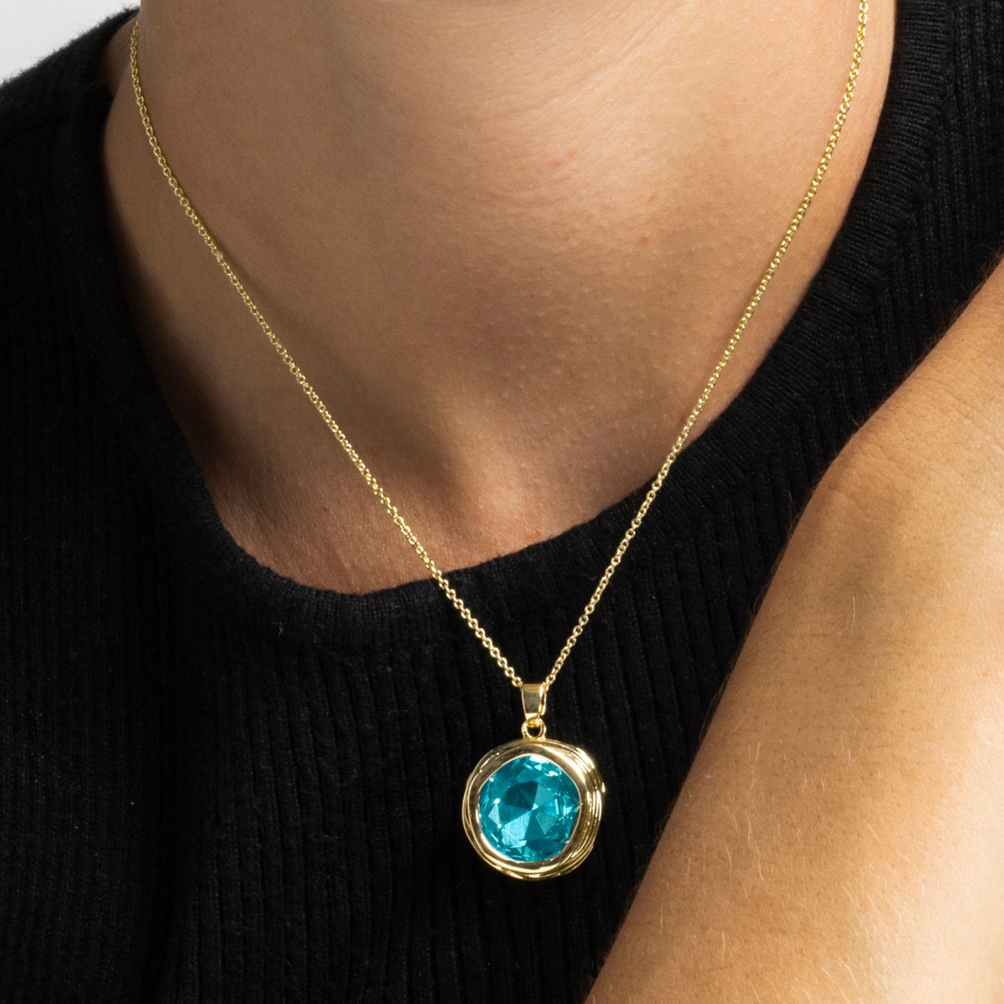 Collar con Cristal Azul acabado oro 18k - Nianli