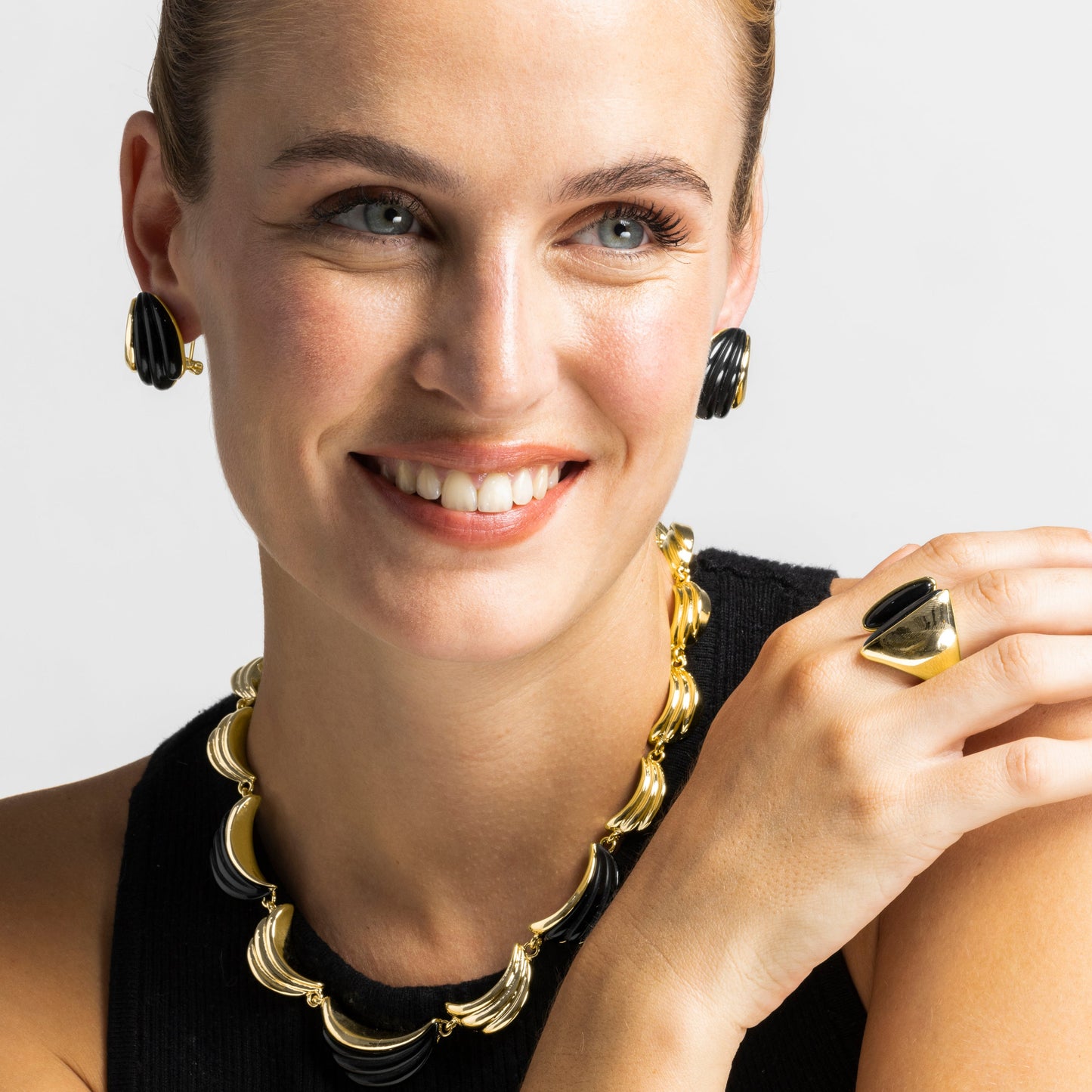 Collar con Resina Negra acabado oro 18k - Modwi