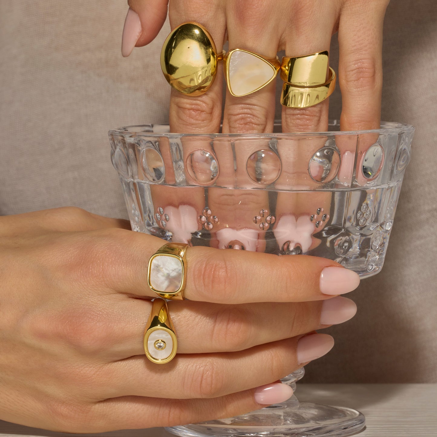 Anillo con Madreperla Blanca acabado oro 18k - Staxo