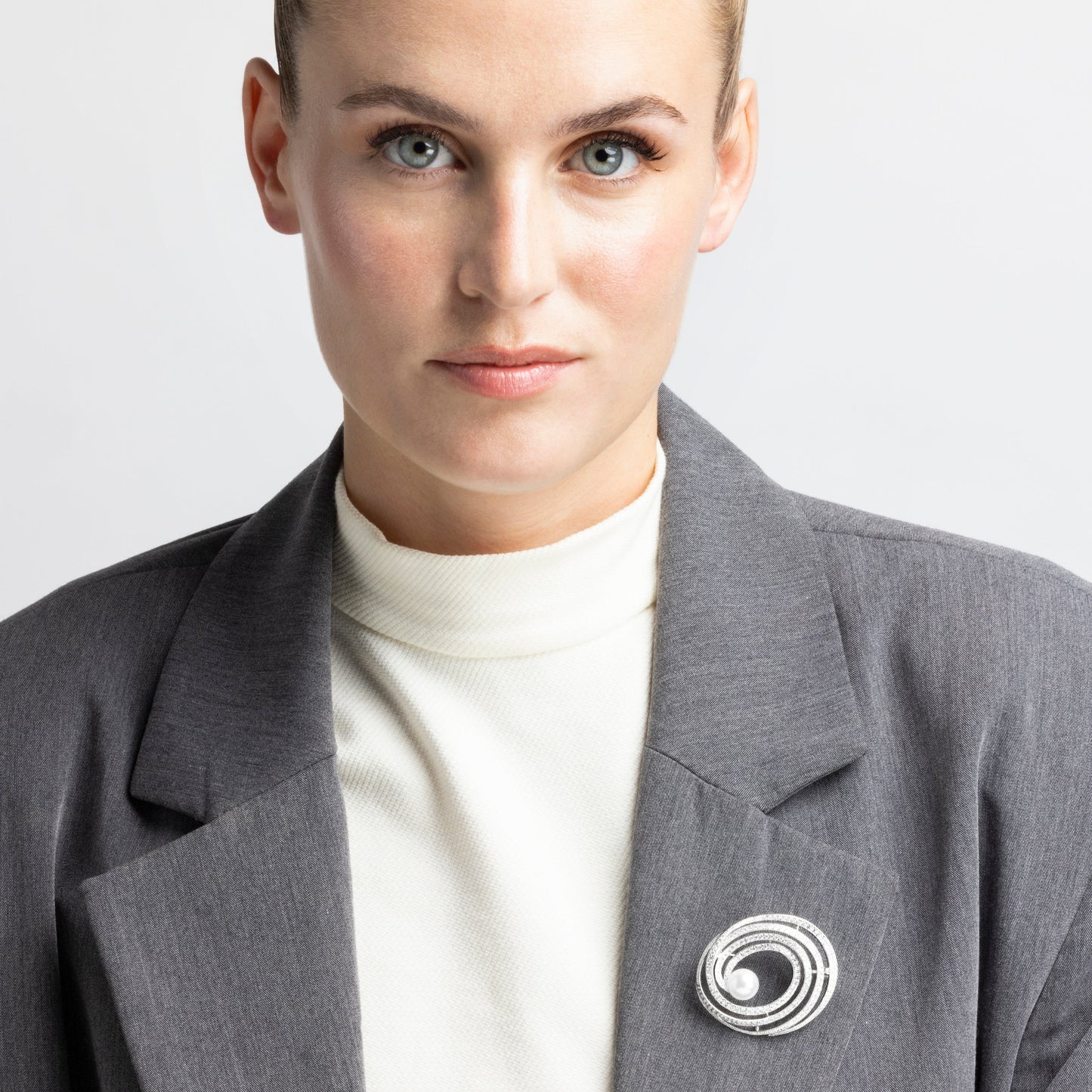 Broche con Circonita Brillante acabado plata - Telah