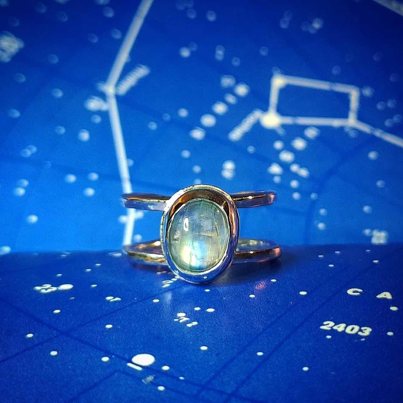 Anillo Doble Hilo Luna Arcoíris