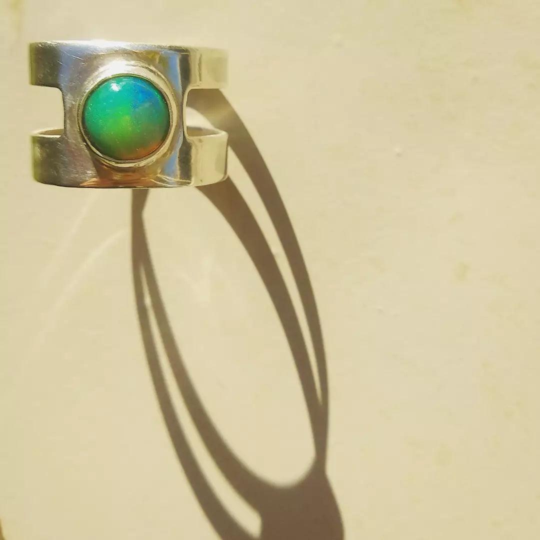 Anillo Ancho Egipcio con Ópalo