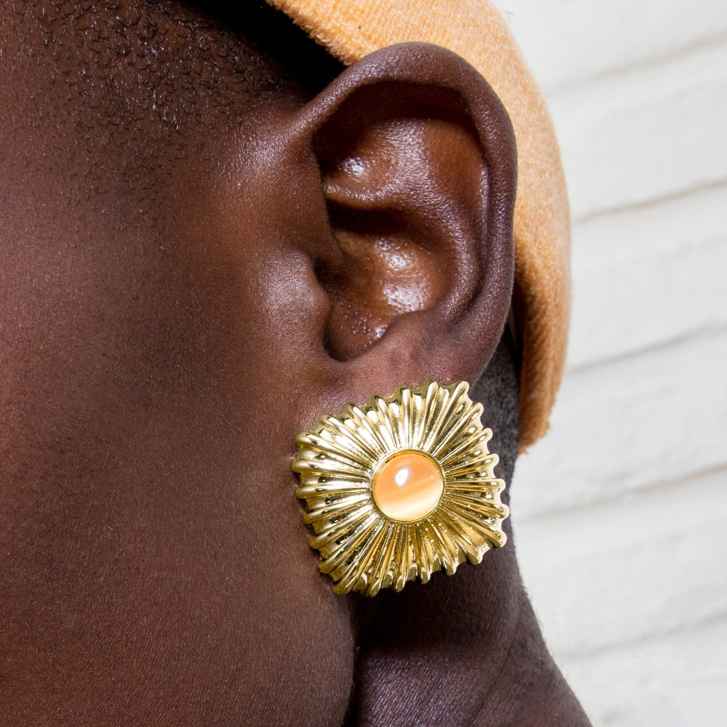 Pendientes acabados en oro amarillo 18K