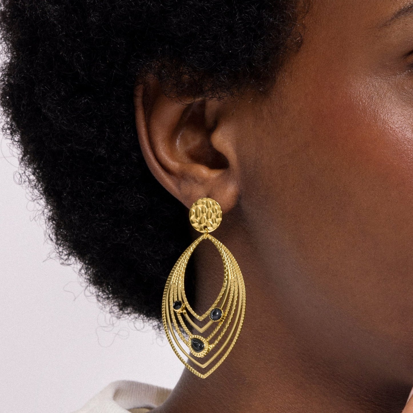 Pendientes acabados en oro amarillo 18k