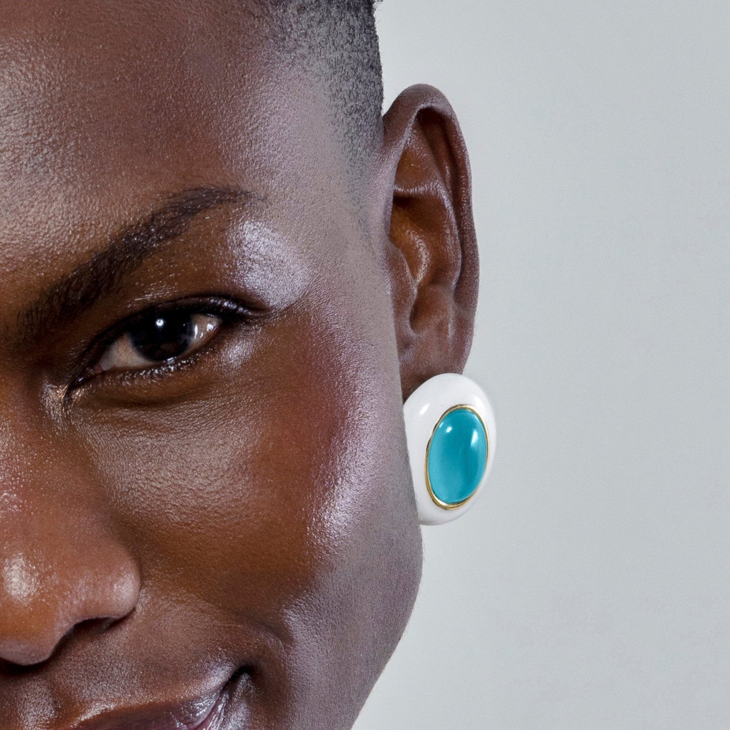 Pendientes acabados en oro amarillo 18K