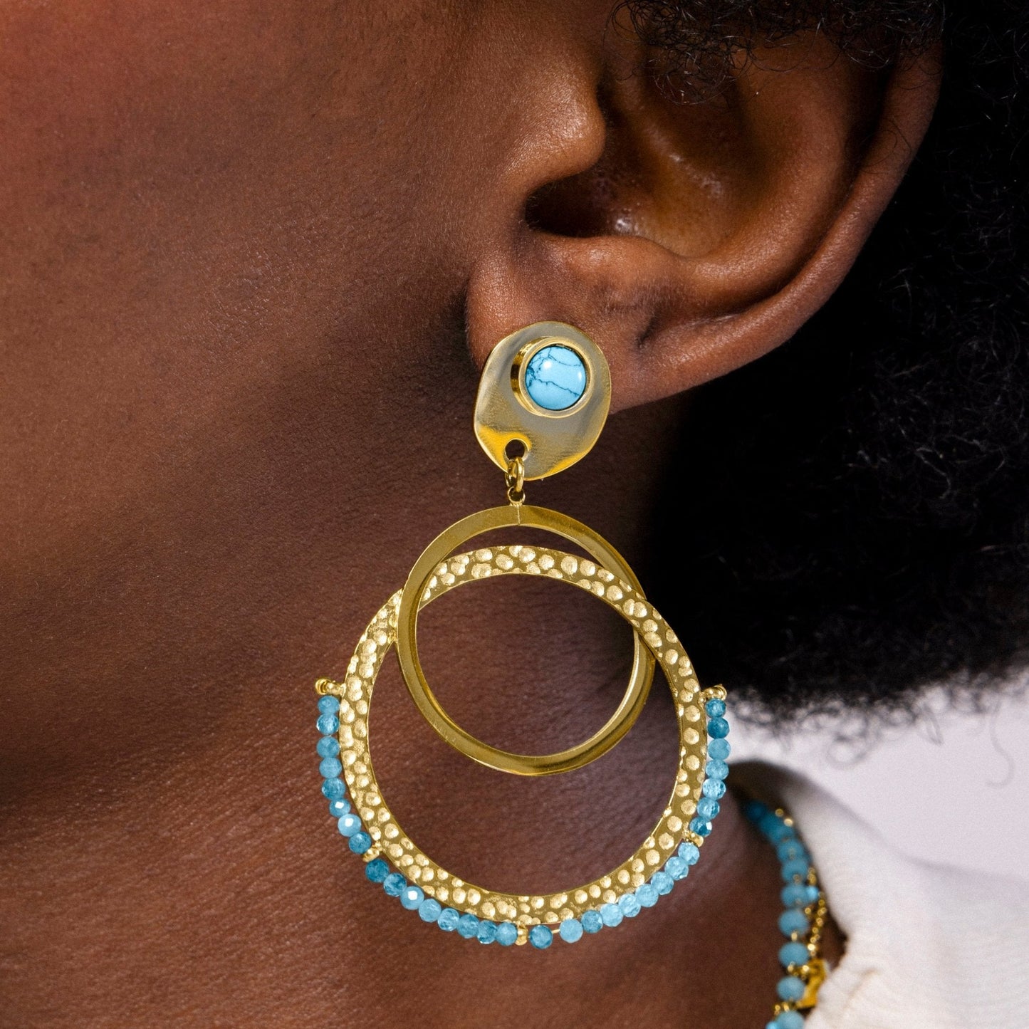 Pendientes acabados en oro amarillo 18k