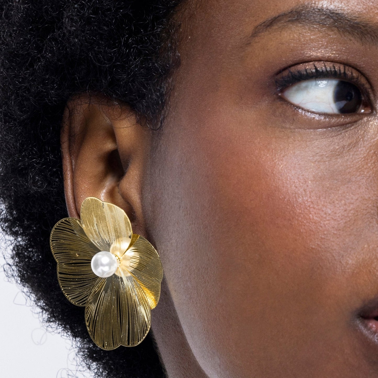 Pendientes acabados en oro amarillo 18k