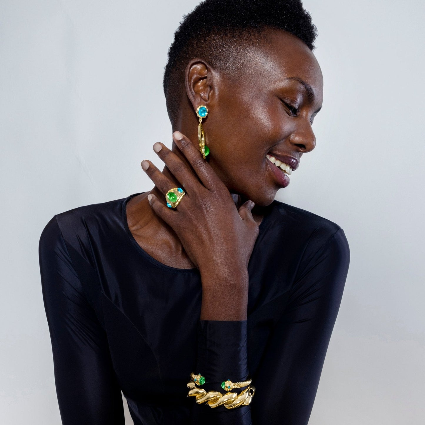 Pendientes acabados en oro amarillo 18K