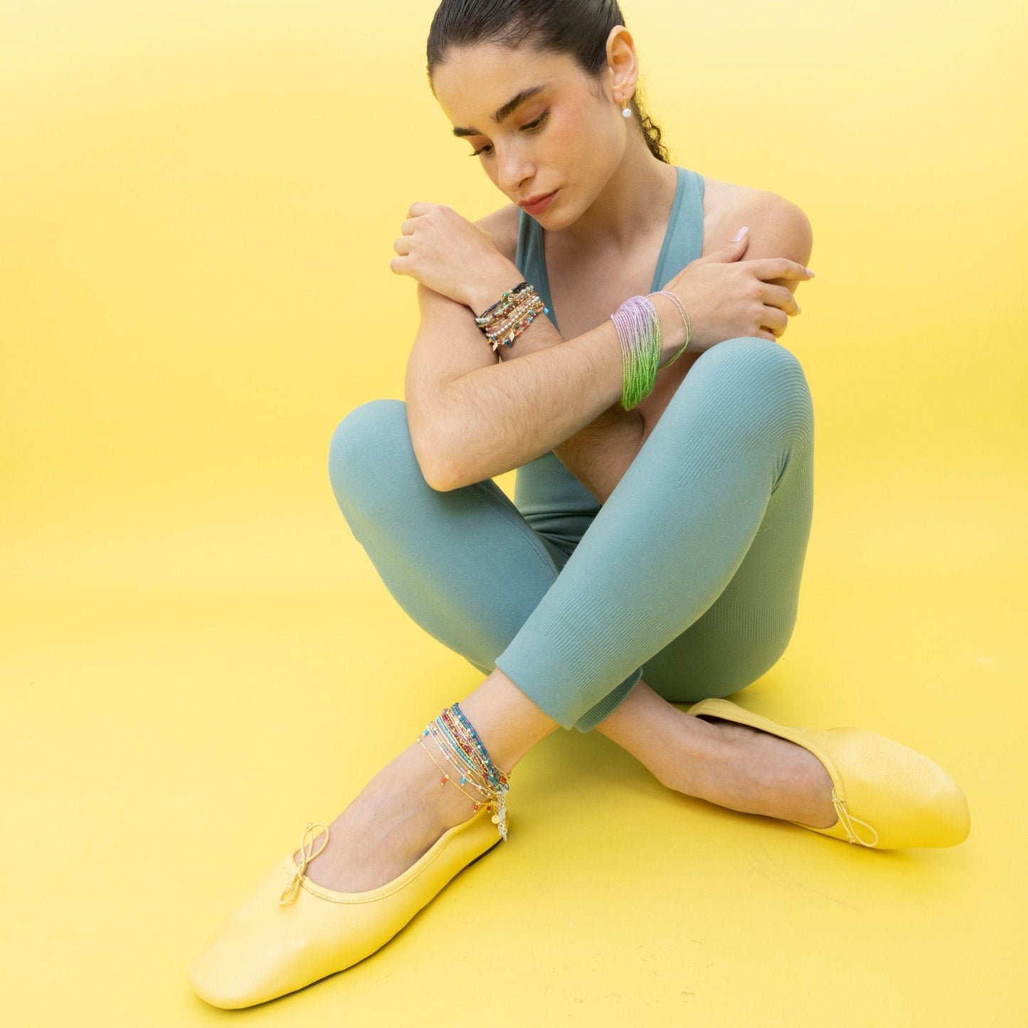 Tobillera acabado en oro amarillo de 18K